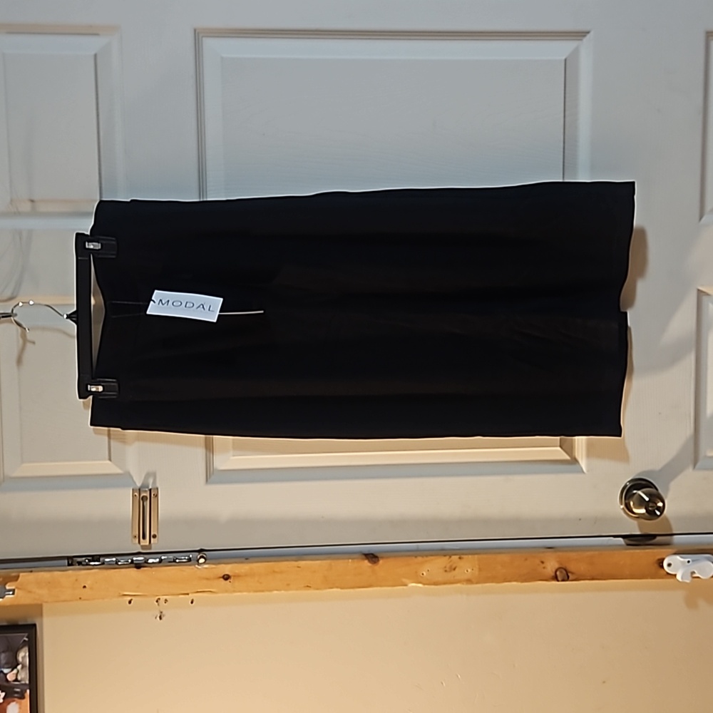 Moda Black Midi Skirt